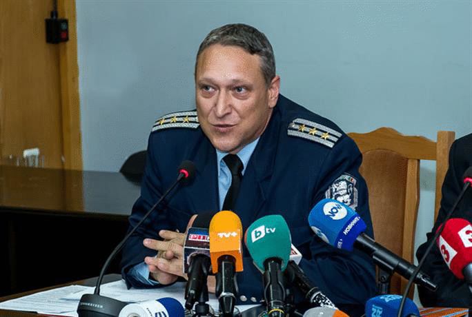 Засилено полицейско присъствие в новогодишната нощ по площадите на градовете и зимните курортите