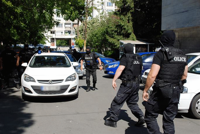 В ОДМВР-Бургас са задържани двама мъже, обявени за издирване