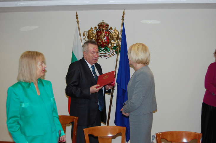 Прокурорската колегия връчи отличия на поощрени прокурори и следователи