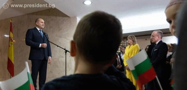 Румен Радев: Изградените над 50 български асоциации и 52 български неделни училища в Испания са доказателство за неразривната връзка на българската общност с родината