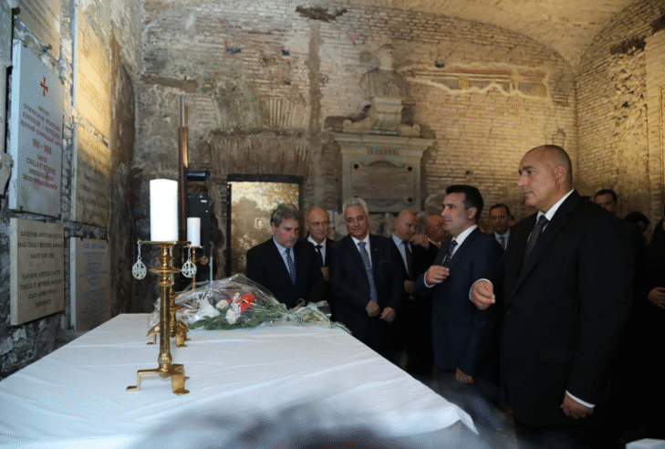 Премиерът Бойко Борисов се поклони пред мощите на Св. Кирил в базиликата „Сан Клементе“ в Рим