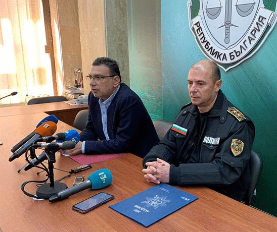 Двама молдовски граждани са задържани за въоръжен грабеж