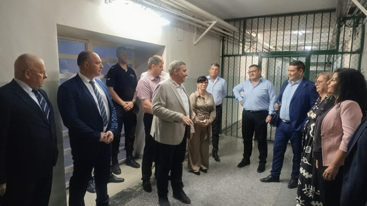Представители на съд, прокуратура, полиция и съдебна охрана разгледаха новите условия в ремонтирания Пловдивски затвор