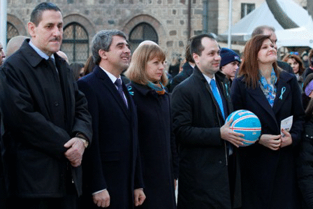 Заместник-министър Калин Каменов 
се включи в инициативата „Освети в синьо”