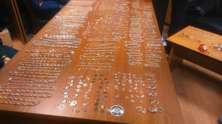 Над 1,4 кг контрабандно злато в тайник на автобус откриха митнически и гранични служители на ГКПП Лесово