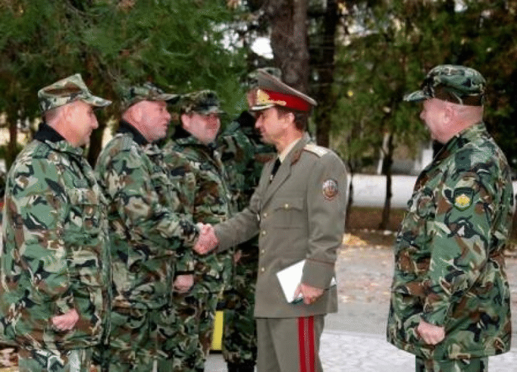 Командирът на Сухопътните войски генерал-майор Нейко Ненов проведе среща с командния състав на 61-ва механизирана бригада и посети гарнизони  Казанлък и Карлово