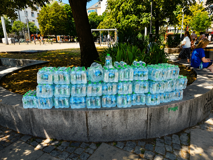 Столична община продължава инициативата за раздаване на безплатна вода заради очакваните високи температури