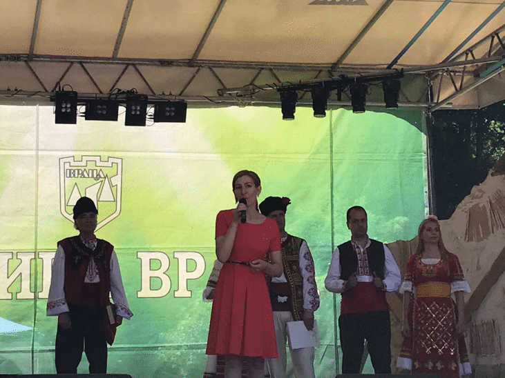 Министър Ангелкова поздрави участниците в Националния фолклорен събор „Леденика”