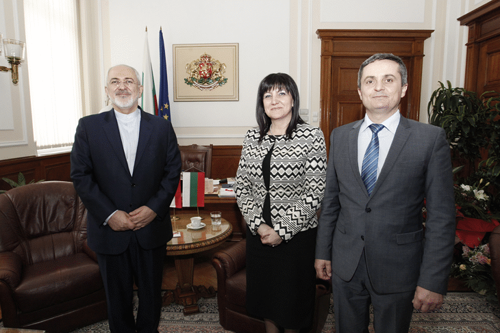 Сътрудничеството в областта на икономиката, търговията, транспортната свързаност и туризма между България и Иран обсъдиха председателят на парламента Цвета Караянчева и иранският външен министър Мохамад Джавад Зариф