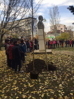 Засаждаме 930 нови дървета в дворове на детски градини и училища