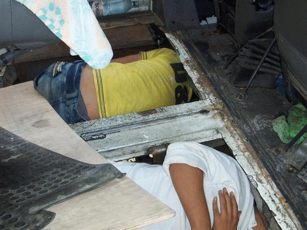 Двама българи, укрили в колите си четирима афганистанци, са задържани на ГКПП- Капитан Петко войвода