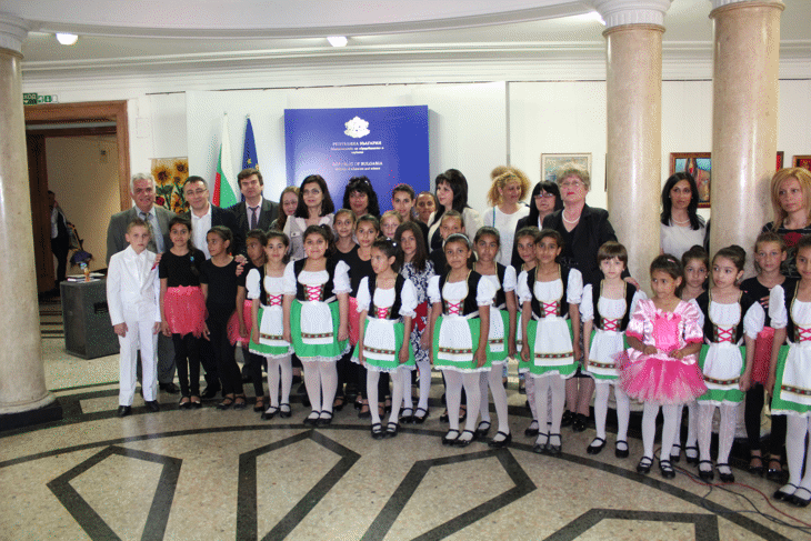 Министър Кунева: Да Дадем Възможности На Всички Деца От Ромски Произход