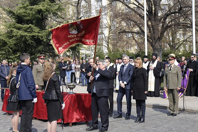 Кметът Фандъкова връчи знамената на 11 столични училища