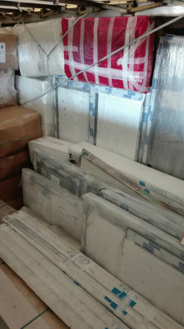 Близо 26 500 контрабандни текстилни изделия и маратонки задържаха митническите служители в района на ГКПП Капитан Петко войвода