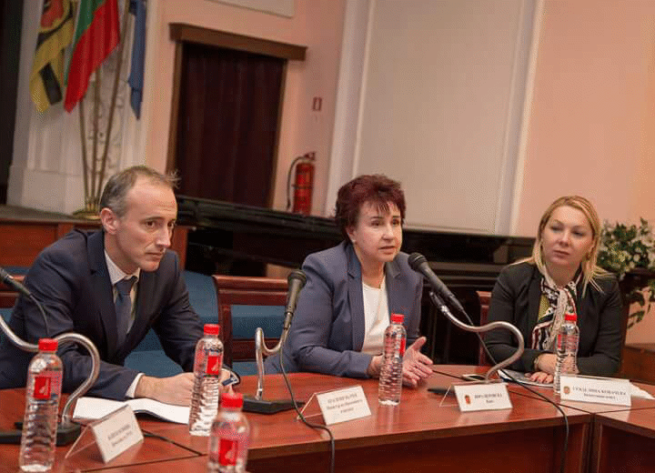 Министър Вълчев: Трябва Да Насърчаваме Обучението По Природни Науки И Математика