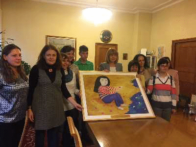 Родители и младежи подариха картина на кмета на София