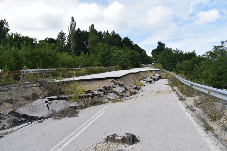 Започна възстановяването на свлачището при 10-ти км на  път II-14 Видин - Кула - Връшка чука