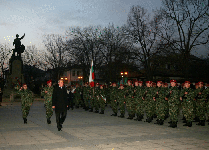 Постоянният секретар на отбраната Добромир Тотев присъства на възпоменателната церемония по отбелязването на 141-та годишнина от гибелта на Апостола на Свободата Васил Левски в Карлово