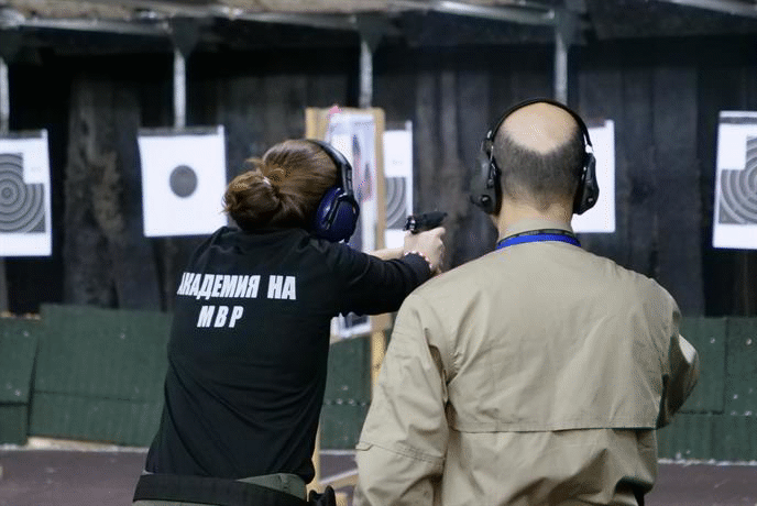 48 дами мерят сили в първия за страната турнир по стрелба за жени, служители в силовите структури