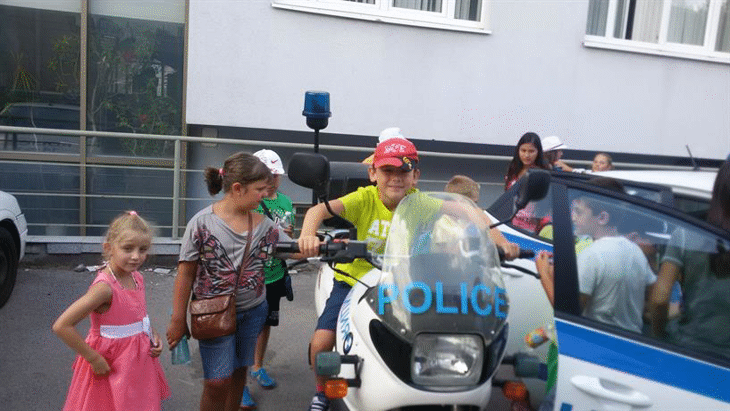Деца от Перник се запознаха с работата на полицията