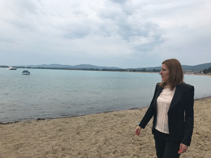 Министър Николина Ангелкова провери състоянието на морски плаж „Червенка”