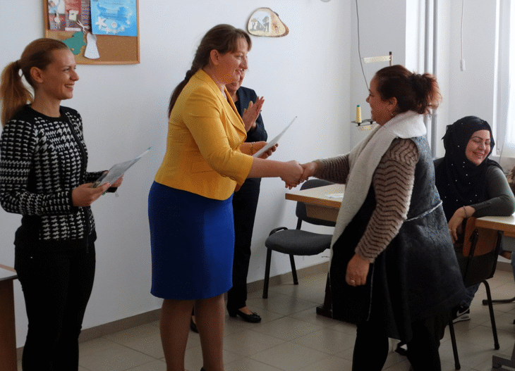 Заместник-Министър Сачева Връчи Дипломи За Шивач На Жени От Уязвими Групи