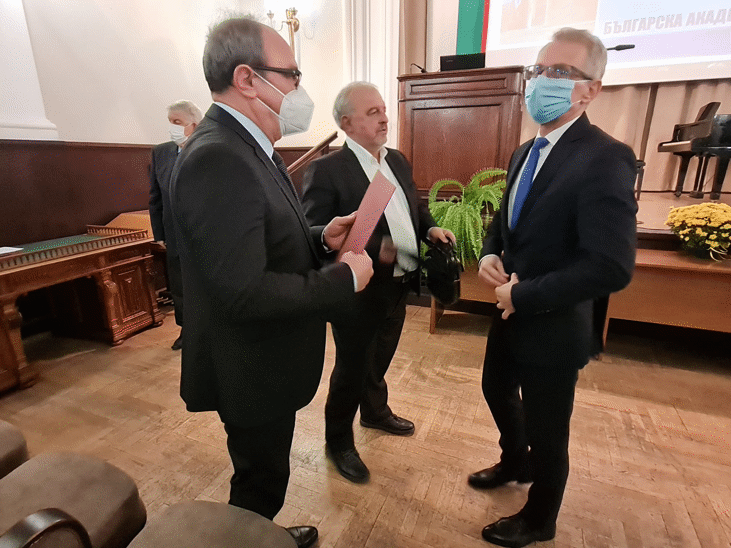 Министър Денков: Бан Е На Първа Линия По Време На Пандемията