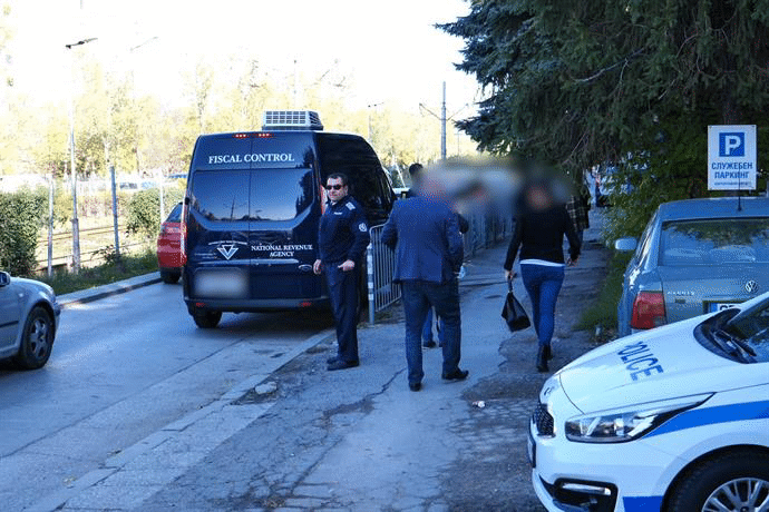 Продължава проверката на ГДНП и НАП за строителството на автомагистрала „Хемус“