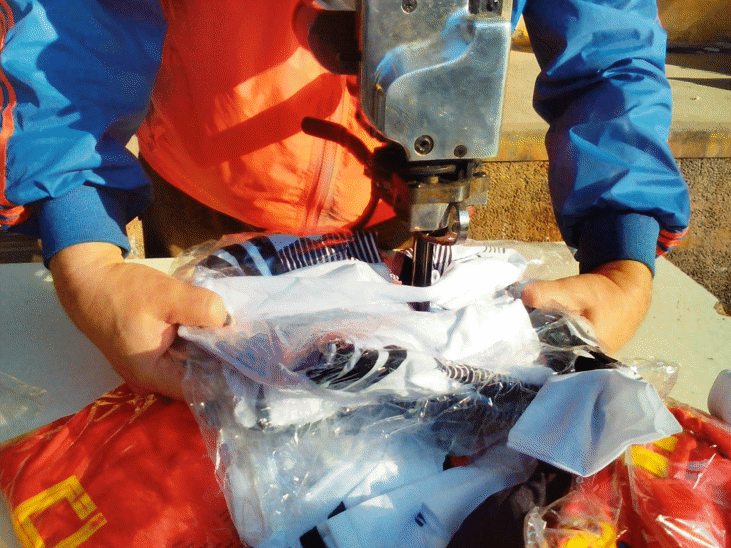 Над 8000 спортни обувки, текстилни изделия и аксесоари, имитации на световноизвестни марки, бяха унищожени под контрола на Митница Бургас