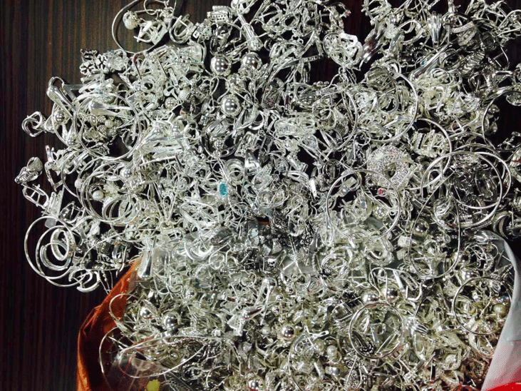 Близо 4 кг контрабандни сребърни накити задържаха митническите служители на МП Капитан Андреево