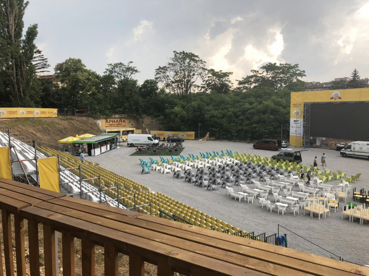 Стадион „Юнак“ се превръща в модерна фензона 
за мачовете от Световното първенство по футбол