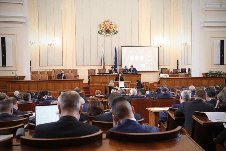 Народното събрание прие на първо четене промени в Закона за българското гражданство, които предвиждат да отпадне възможността за получаване на българско гражданство чрез инвестиции