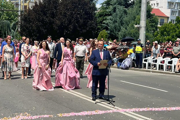 Министър Иванов: Ще подкрепим отглеждащите рози стопани, за да могат да запазят, развият и затвърдят икономическата си устойчивост