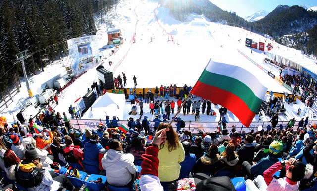 Министър Кралев награди победителите от
първия старт на Световната купа по сноуборд в Банско