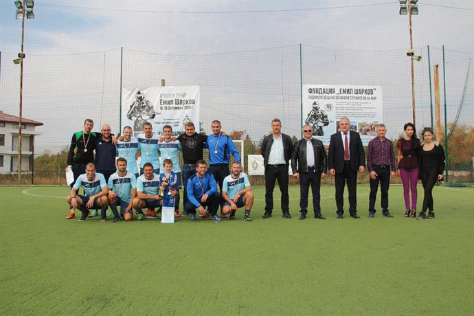 Заместник-министър Балабанов връчи купите на победителите в благотворителния футболен турнир “Емил Шарков”