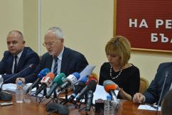 Омбудсманът Мая Манолова: Държавата дължи отговори за договорите с „американските централи“