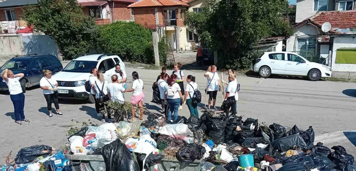 Поредна инициатива за почистване събра доброволци в кв. „Факултета“