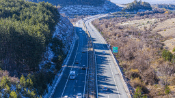 На 13 и 14 декември шофьорите да се движат с повишено внимание в участък от АМ „Струма“ в област Благоевград