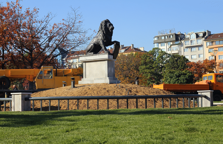 Лъвът от войнишкия мемориал е пред НДК