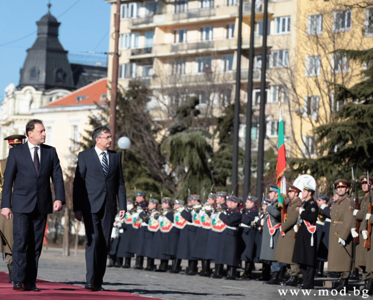 Министрите на отбраната на Република България и на Република Сърбия Ангел Найденов и Небойша Родич обсъдиха насоките за развитие на двустранното военно сътрудничество