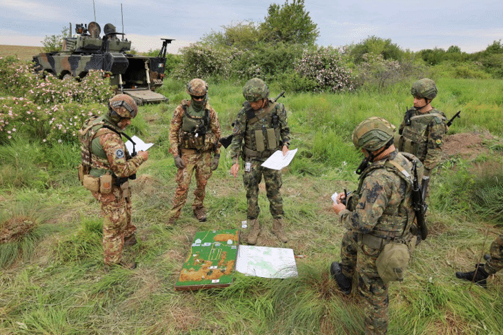 Български и италиански военнослужещи проведоха съвместни подготовки Български и италиански военнослужещи проведоха съвместни подготовки