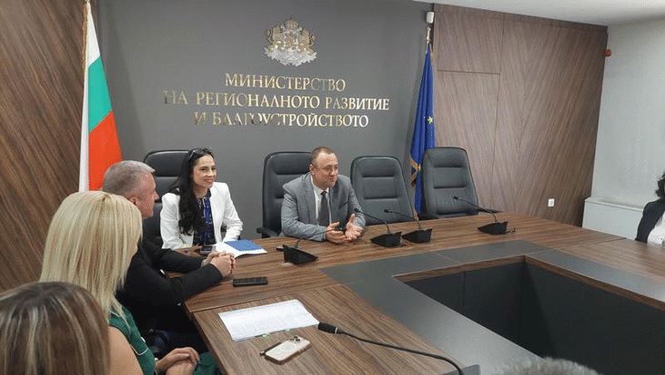 Подписани са още 45 споразумения за близо 77 млн. лв. по Инвестиционната програма за общински проекти