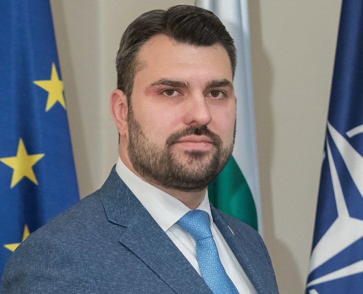 Министър Георгиев пред медии в парламента
