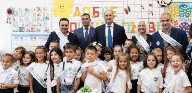 Държавният глава: България е просперирала, когато е имала силно образование и училището е преподавало не само знания, но e възпитавало и в любов към Родината