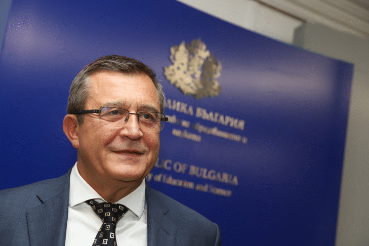 Министър Пенов:Имаме Готовност Да Организираме Учебния Процес При Грипна Епидемия