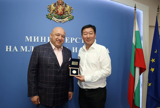 Министър Кралев се срещна с ръководителите на спорта в китайската провинция Хубей