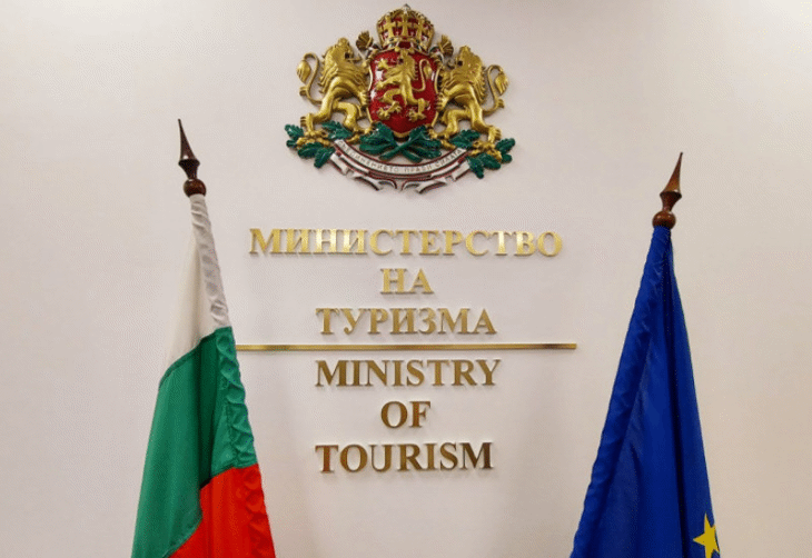 Позиция на Министерството на туризма относно стикерите „100% ваксинирани“