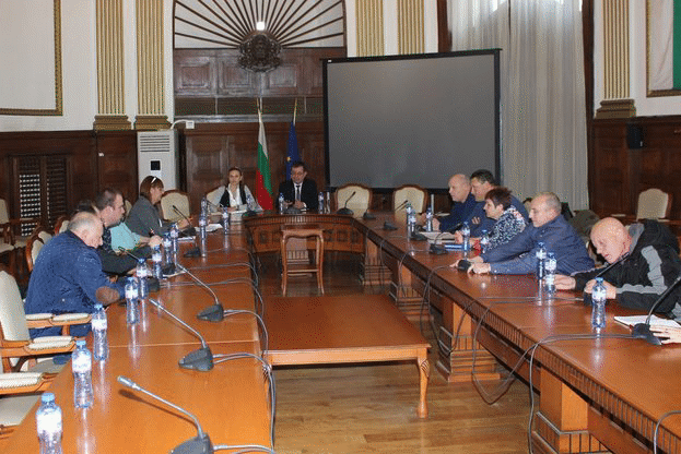 Министър Бозуков се срещна с представители на Асоциацията на производителите и преработвателите на черупкови плодове