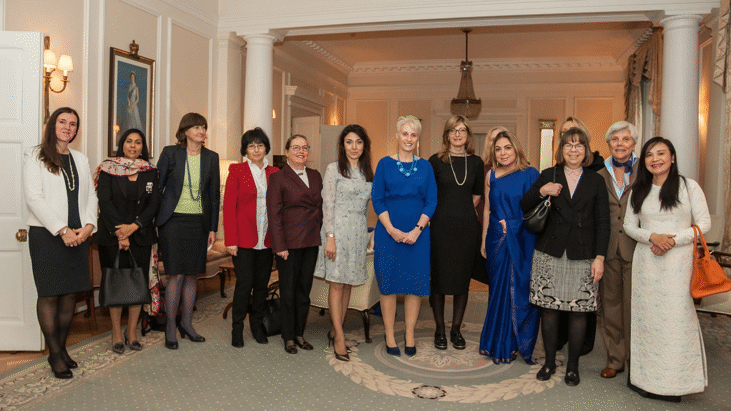 Министър Захариева разговаря с жените-посланици в България