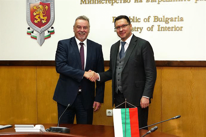 Министър Даниел Митов се срещна с посланика на Чехия у нас